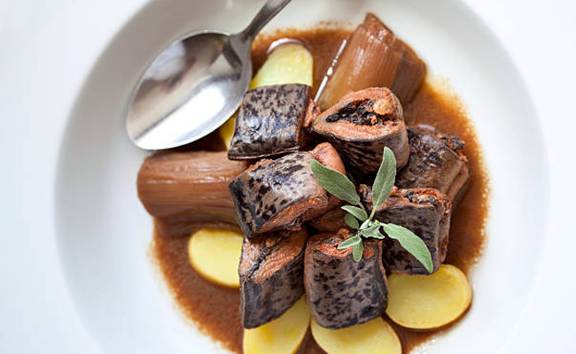 Bordeaux Lamproie a la Bordelaise